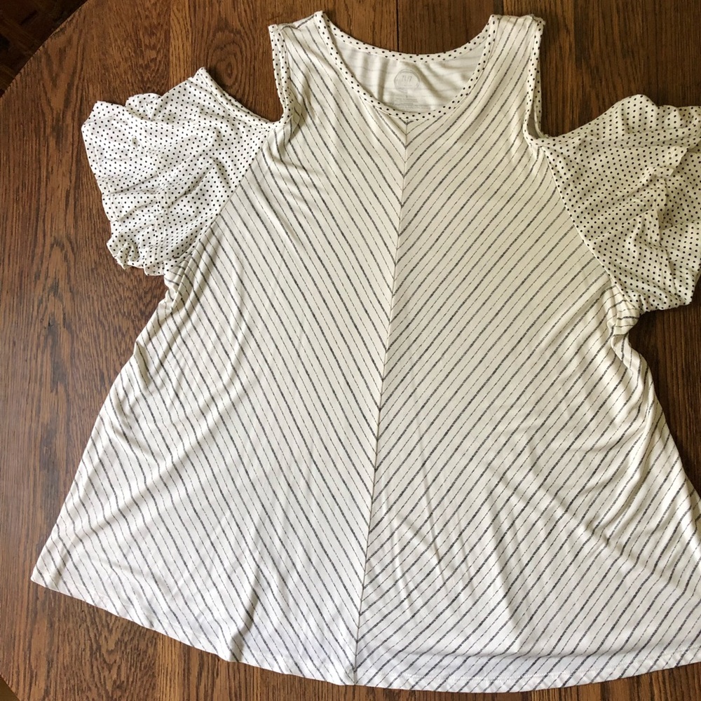 NWOT Cold Shoulder Top